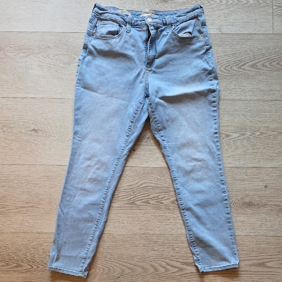 Universal Thread Light Blue Cropped Jeans - Picture 1 of 5